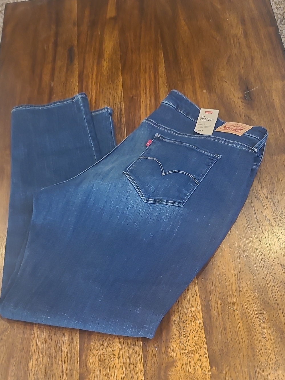 Women’s Levi 311 Shaping Skinny Sz 24w.  New